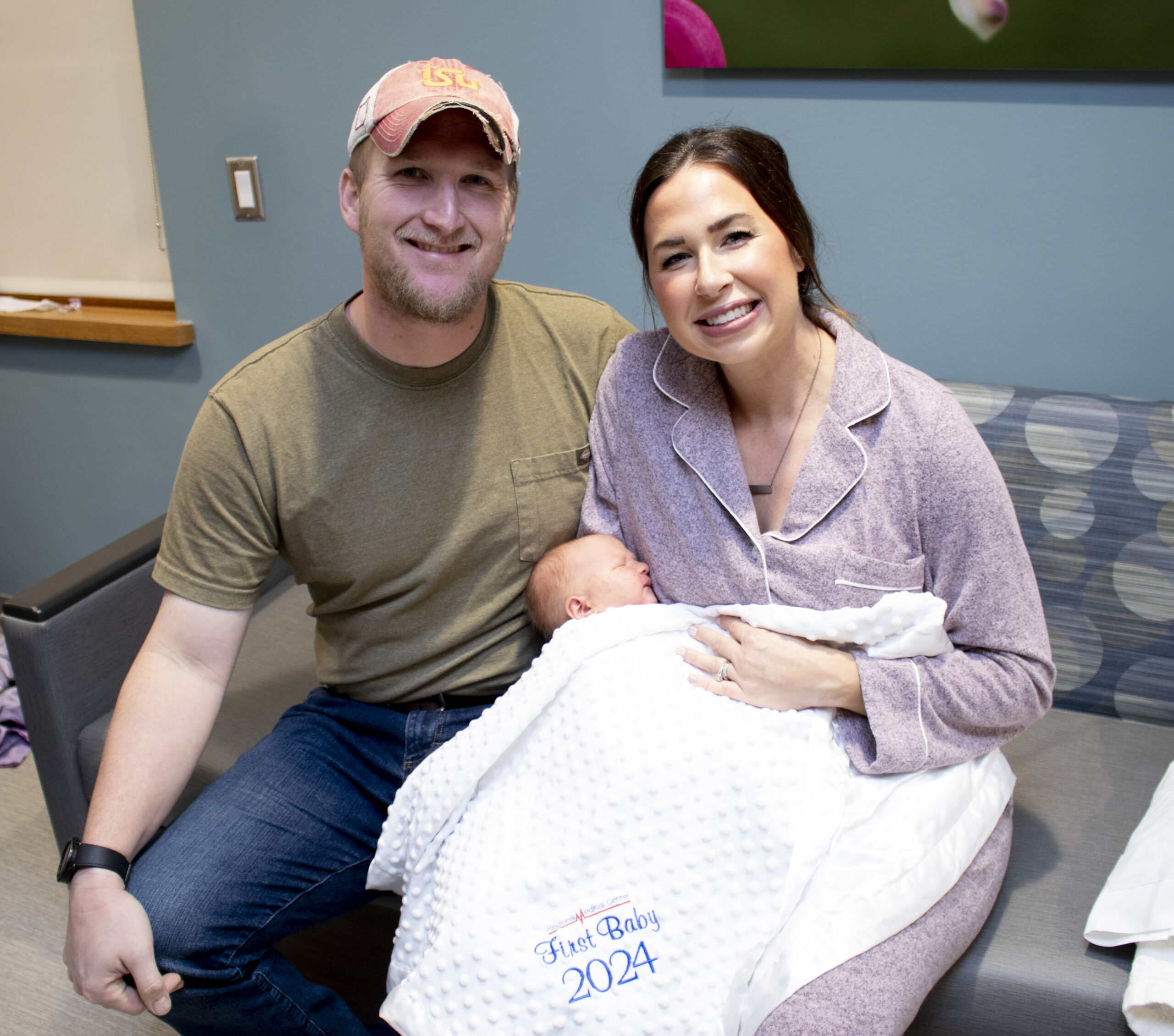 Dan and Jamie Venteicher with New Born Baby 2024 (2)