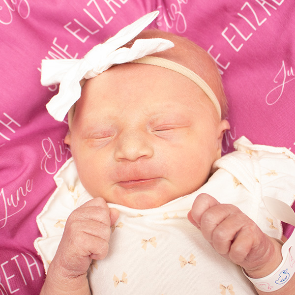 June Elizabeth 051026_website